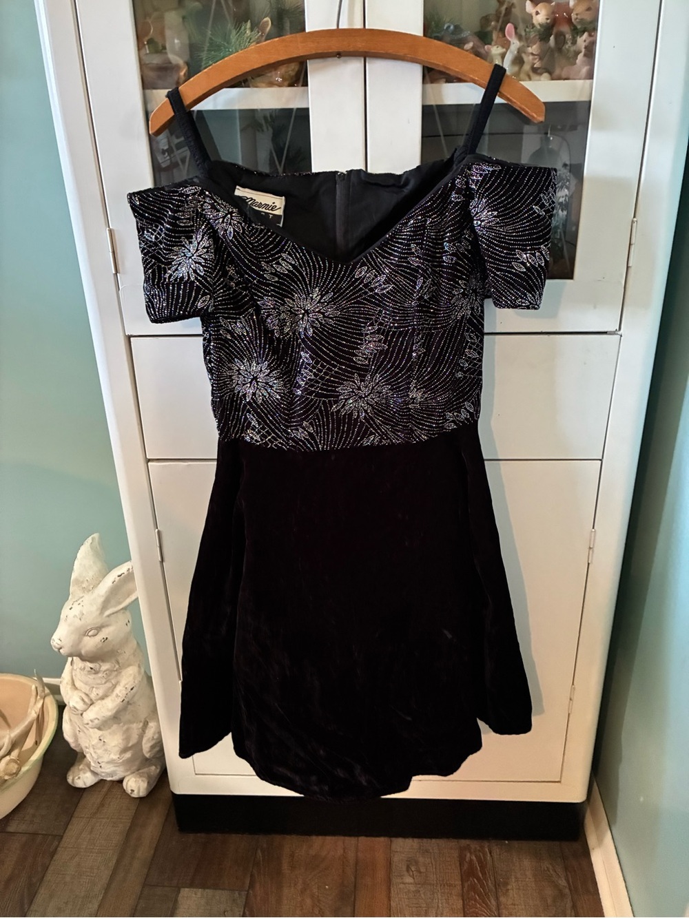 Marnie West jr sz 7 Vintage Black Velvet Cocktail Dress with Glitter Bodice